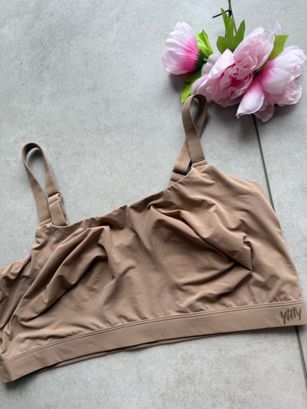 Yitti Nude Seamless Bra SZ 2 XL lightweight adjustable straps logo